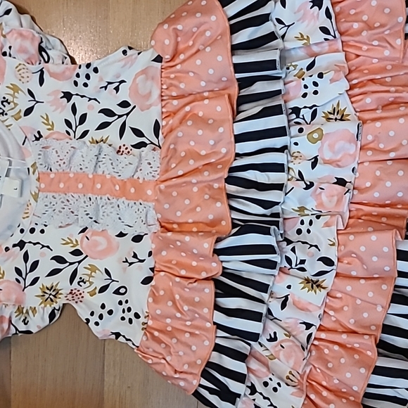 Boutique Capri Set - Picture 2 of 2